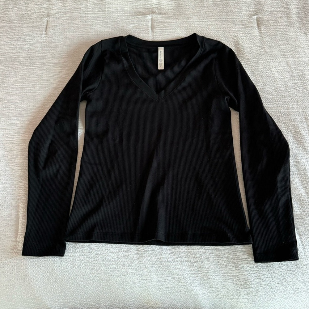 Athleta Renew Seamless V-Neck Long Sleeve Top Black Medium